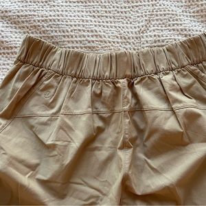 Lululemon 7/8 pants - lightweight trousers size 6